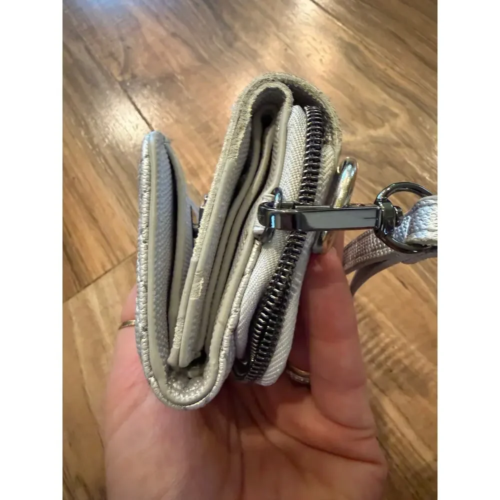 Lug wallet